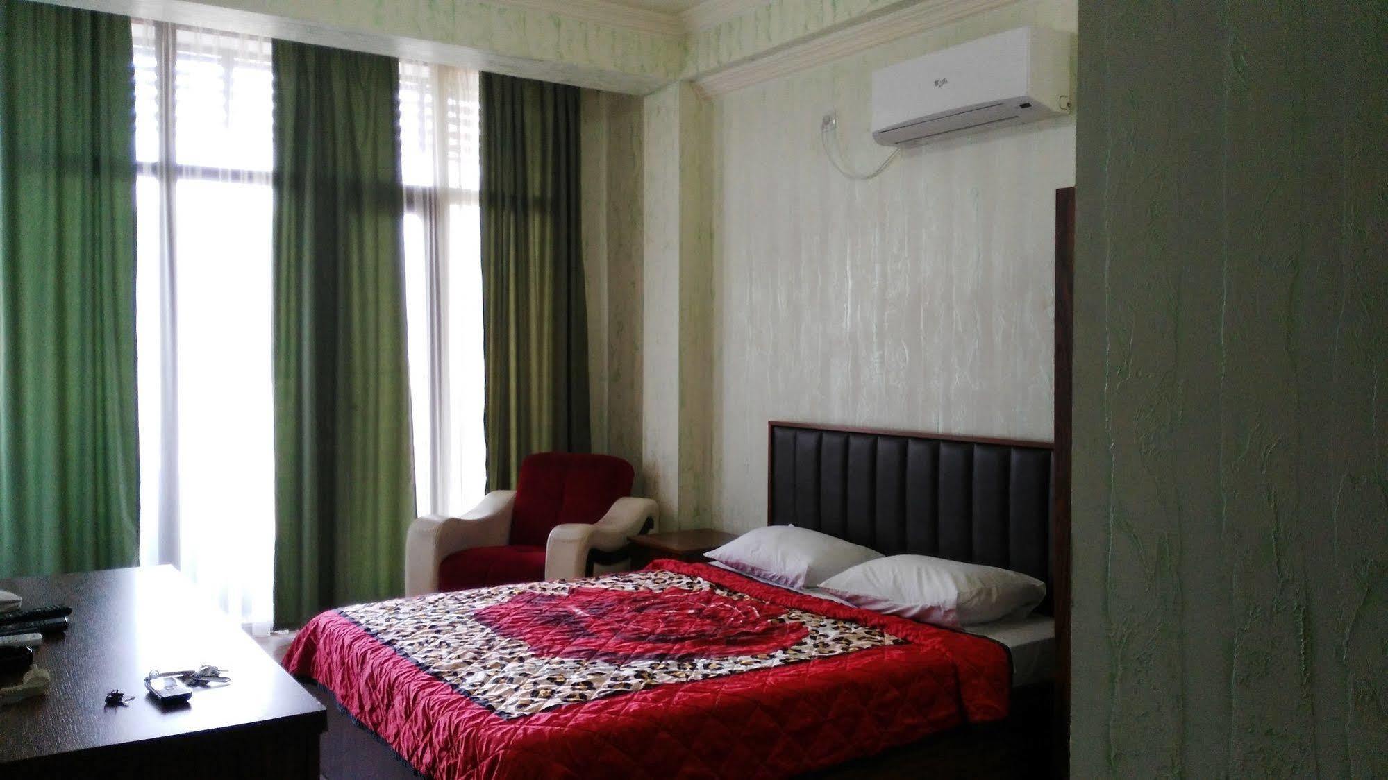 Royal Hotel Batumi Zewnętrze zdjęcie